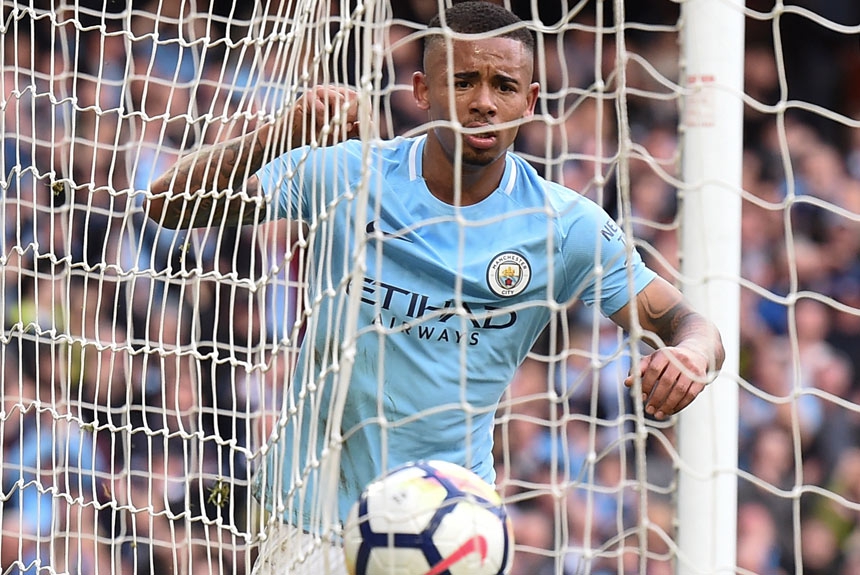 Gabriel Jesus (Manchester City) - No jogo de comemoração do título inglês, o City goleou o Swansea por 5 a 0. Titular, Gabriel Jesus participou bem do jogo e vem mostrando evolução positiva desde a sua lesão. O atacante poderia ter feito dois gols, mas pe