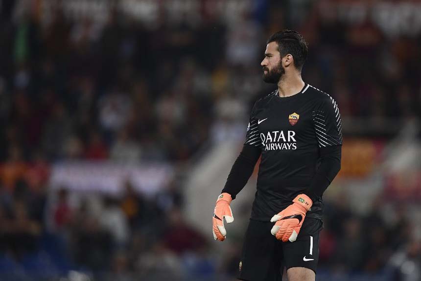 Alisson (Roma) - Alisson teve mais uma partida segura e segue como um dos principais jogadores da Roma na temporada. O brasileiro saiu sem tomar gols e quando foi exigido foi muito bem.