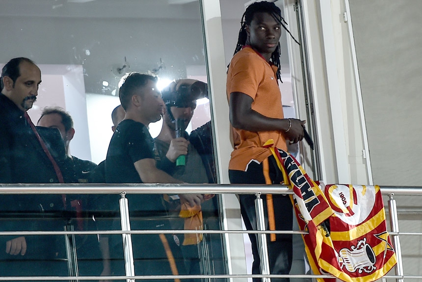 Com 29 gols, o francês Bafetimbi Gomis, do Galatasaray, foi artilheiro do Campeonato Turco.