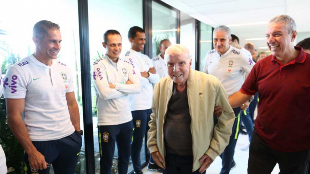 Visita Zagallo seleção