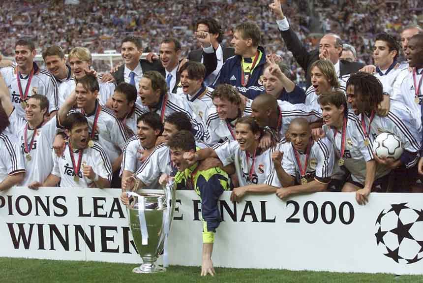 Em 2000 o Real Madrid venceu a final espanhola com o Valencia: 3 a 0