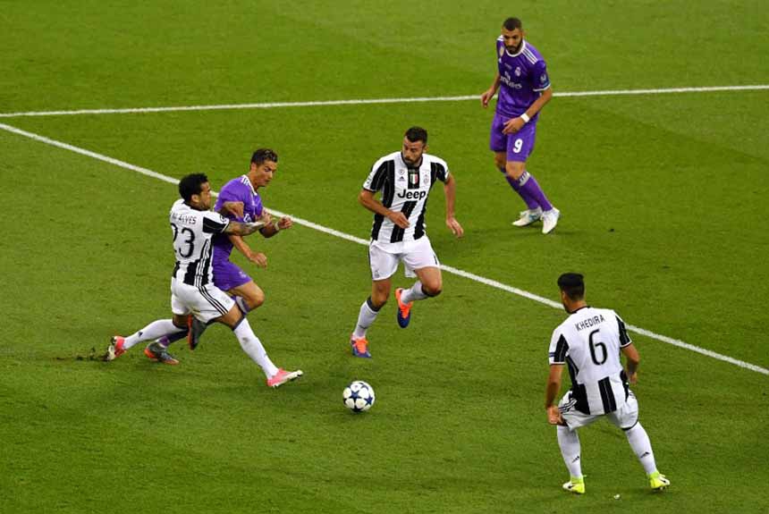 Com dois gols de Cristiano Ronaldo o Real Madrid goleou a Juventus por 4 a 1 e ganhou mais um caneco. Casemiro também deixou a sua marca