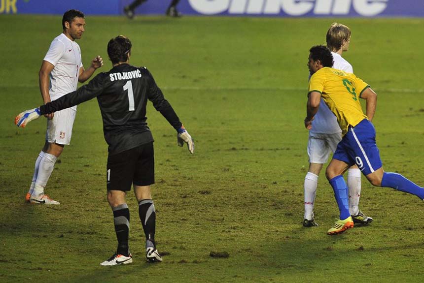 Três dias depois, no Morumbi, o rival era a Sérvia, que vai encarar o Brasil no Mundial deste ano. Um gol solitário de Fred definiu o ganhador