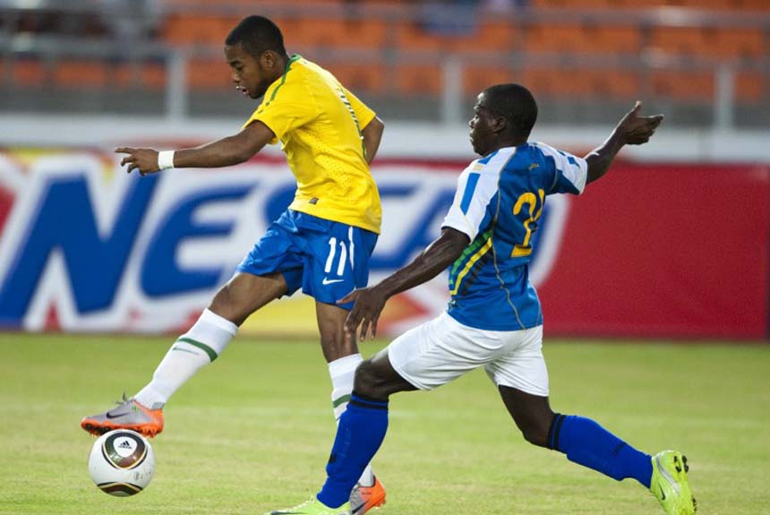 Cinco dias depois a goleada foi maior: 5 a 1 na frágil Tanzânia. Robinho (2), Ramires (2) e Kaká balançaram as redes