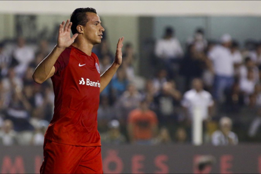 Santos x Internacional - Leandro Damião
