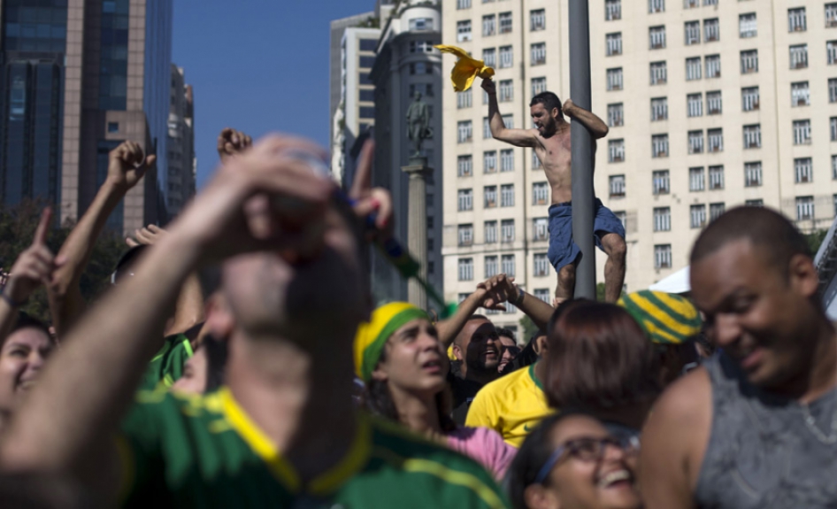 Torcedores brasileiros acompanhando ao duelo contra a Costa Rica