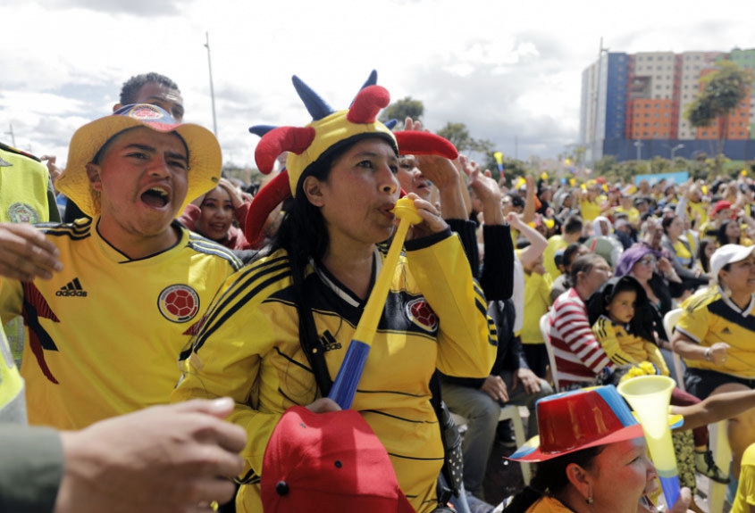 A torcida colombiana fez a festa na vitória sobre a Polônia