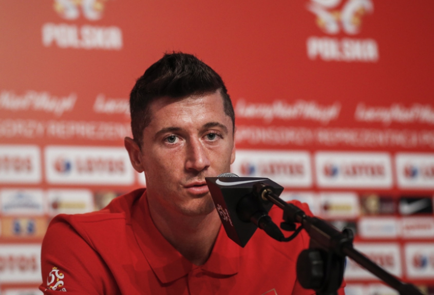 Por falar nele, Robert Lewandowski teve que explicar a derrota para a Colômbia