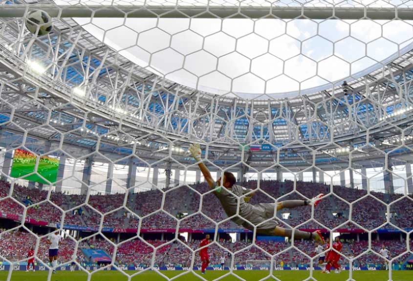 O goleiro do Panamá Jaime Penedo teve que buscar muitas bolas no fundo da rede