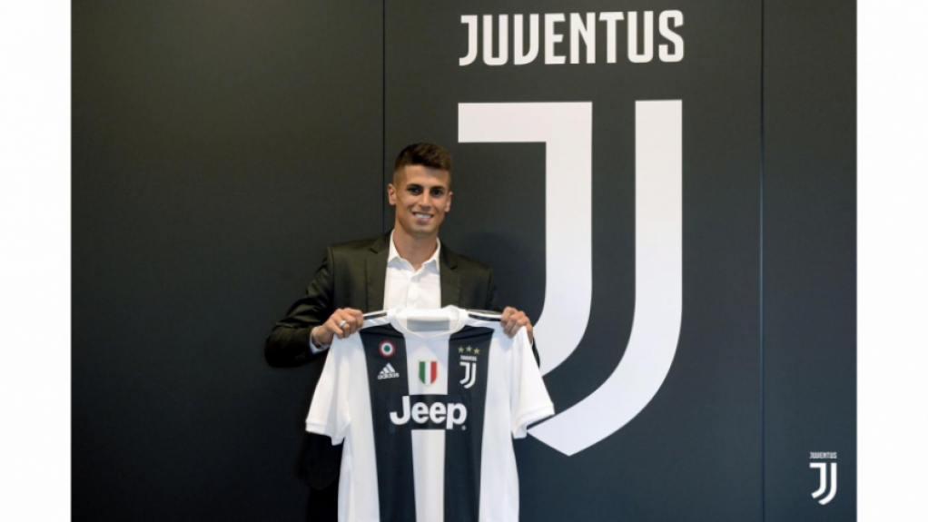 João Cancelo ; Posição - lateral direito Chegou à Juventus no dia 1º de julho último e tem contrato até 30 de junho de 2023.