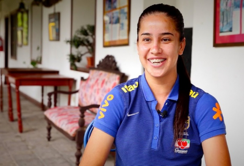 Karla - volante do Santos e da Seleção Brasileira Sub-20