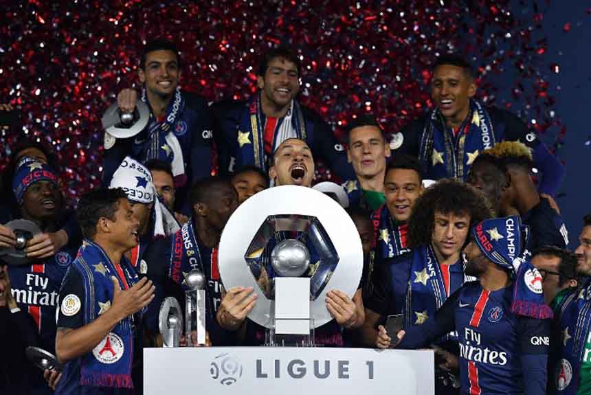 Ainda com Ibra e David Luiz, o PSG celebra o tetracampeonato nacional no fim da temporada 2015/2016