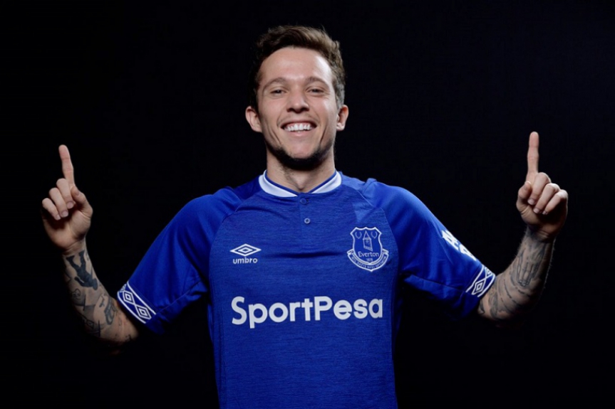 Bernard assina com Everton por 4 anos