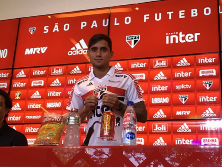 O meia Everton Felipe, de 21 anos, fi apresentado nesta quinta-feira pelo São Paulo