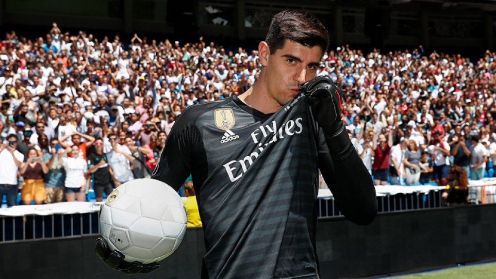 Courtois foi apresentado, nesta quinta-feira por Florentino Pérez e evento contou com a presença da família do jogador, um dos motivos pelo qual o belga optou por Madri.