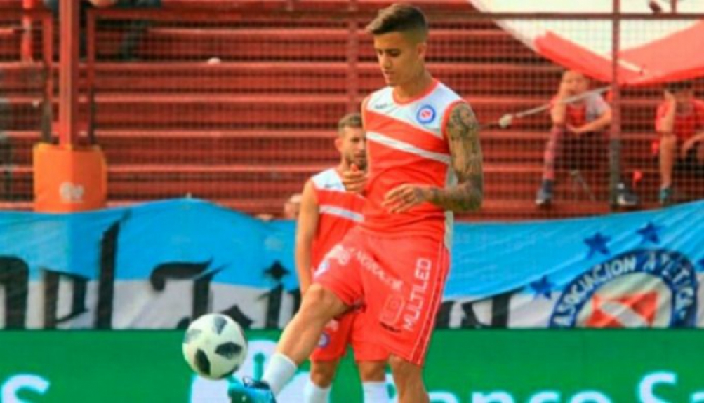 O peruano Beto da Silva, favorito para substituir guerreiro na seleção nacional, está em fim de contrato com o Argentinos Juniors e deve retornar a sua terra natal. O Alianza Lima demostrou interesse no jogador