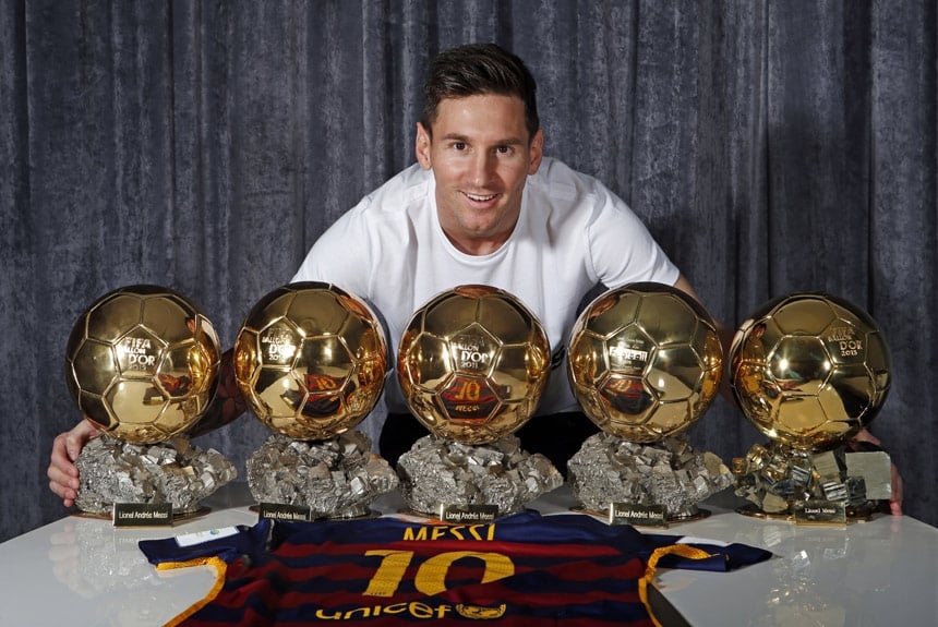 Muita destas 33 conquistas pelo Barcelona proporcionaram a Messi o título de melhor jogador do mundo em cinco oportunidades