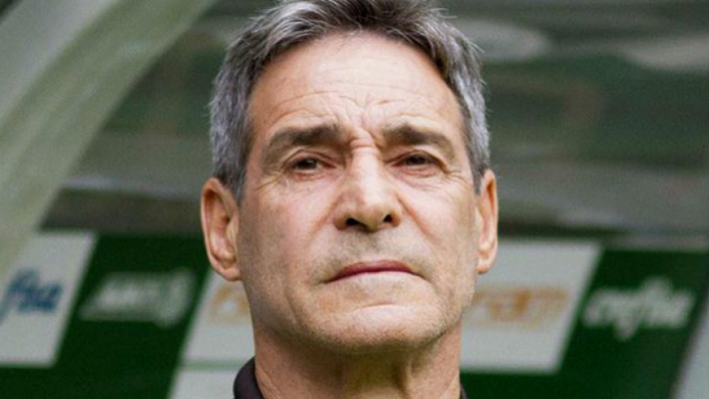 Vitória Na manhã desta terça-feira, o Vitória anunciou a contratação do técnico Paulo César Carpegiani. O comandante chega a Salvador hoje à noite e amanhã será apresentado ao elenco e imprensa.