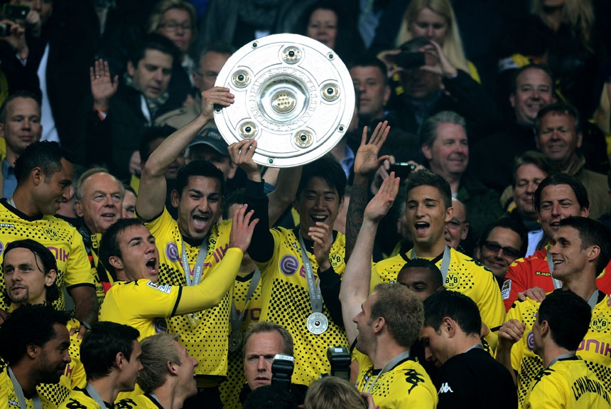 O Borussia Dortmund chegou ao bicampeonato na temporada 2011/2012 e desbancou mais uma vez o rival Bayern