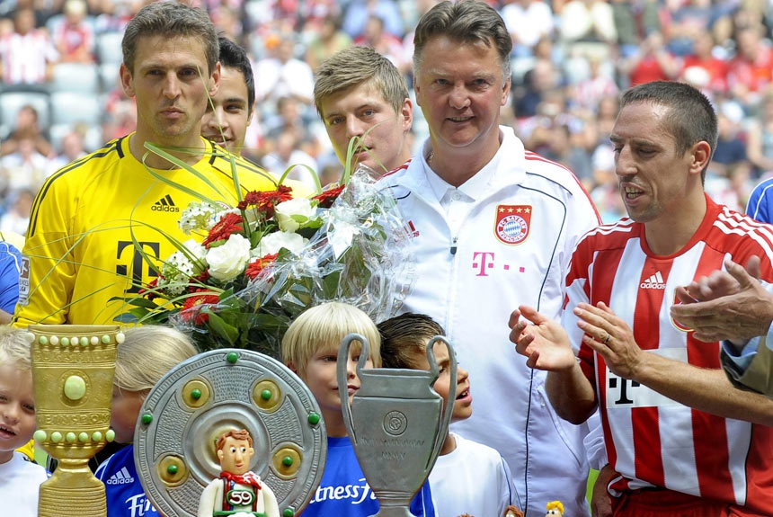 O Bayern faturou o Campeonato Alemão na temporada 2009/2010. Na época, os bávaros eram comandados pelo técnico Van Gaal