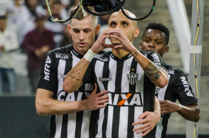 Fábio Santos