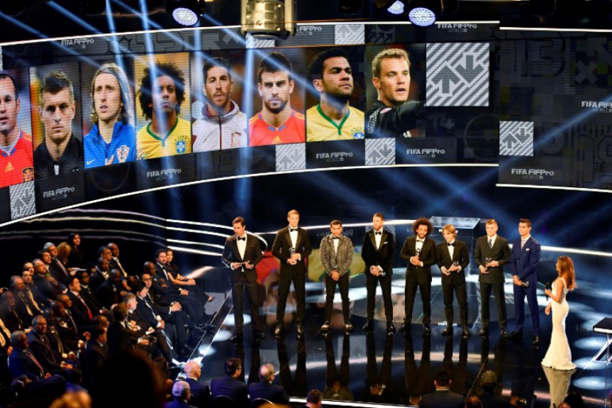 Os eleitos para seleção do mundo de 2016 contou com Neuer; Daniel Alves, Piqué, Sergio Ramos e Marcelo; Kroos, Modric e Iniesta; Messi, Cristiano Ronaldo e Suárez