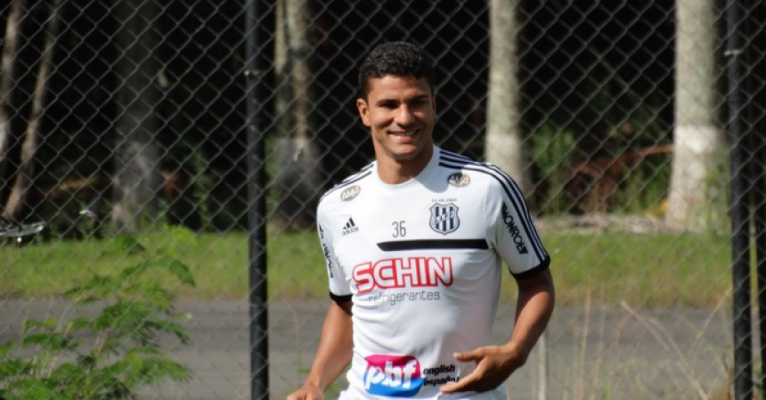 Ferron - zagueiro com passagem por Sport e Ponte Preta - último clube: Uberlândia