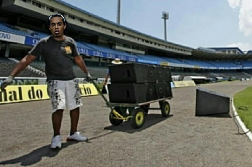 Ronaldinho Gaúcho em 'rolês aleatórios' vira febre nas redes sociais