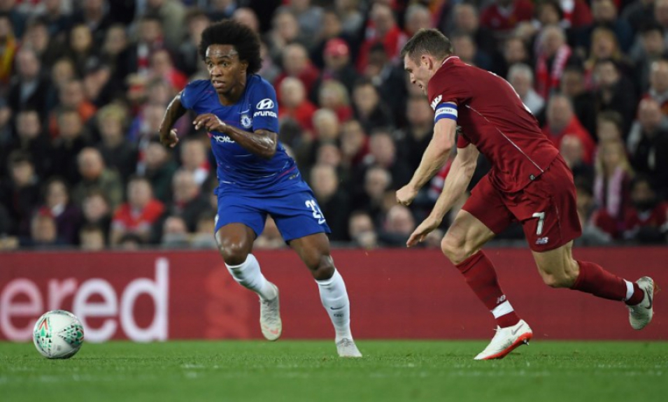Após duelarem pela Copa da Liga Inglesa, Chelsea e Liverpool voltam a duelar neste sábado, mas desta vez pela Premier League (13h30)