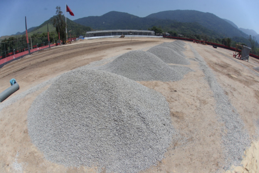 Andamento de obras no CT do Flamengo