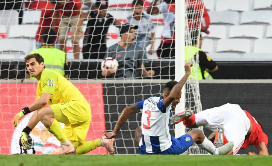 Éder Militão não evitou a derrota do Porto no clássico com o Benfica. Mesmo assim, o lateral, que tem atuado como zagueiro, novamente foi bem