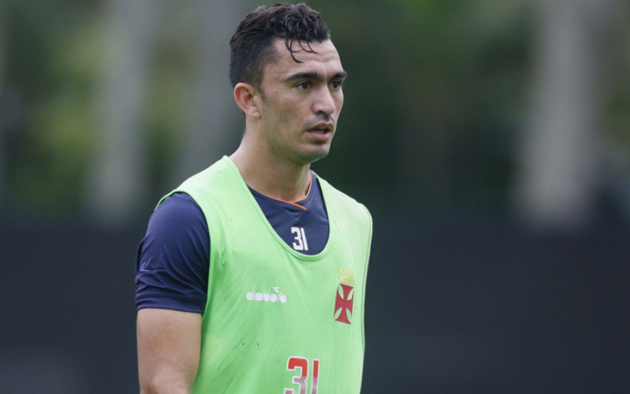 Novamente à disposição, Raul projeta partida contra o Cruzeiro