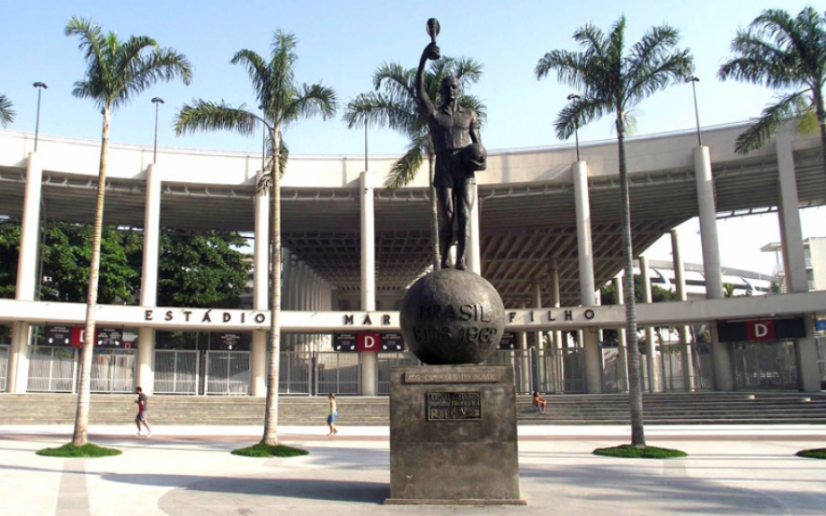 Estátua do Bellini no Maracanã