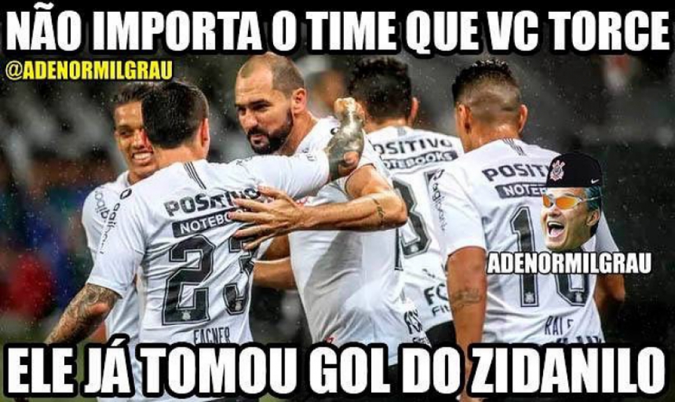 Torcedores do Corinthians brincam com gols decisivos de Danilo