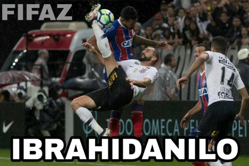Torcedores do Corinthians brincam com gols decisivos de Danilo