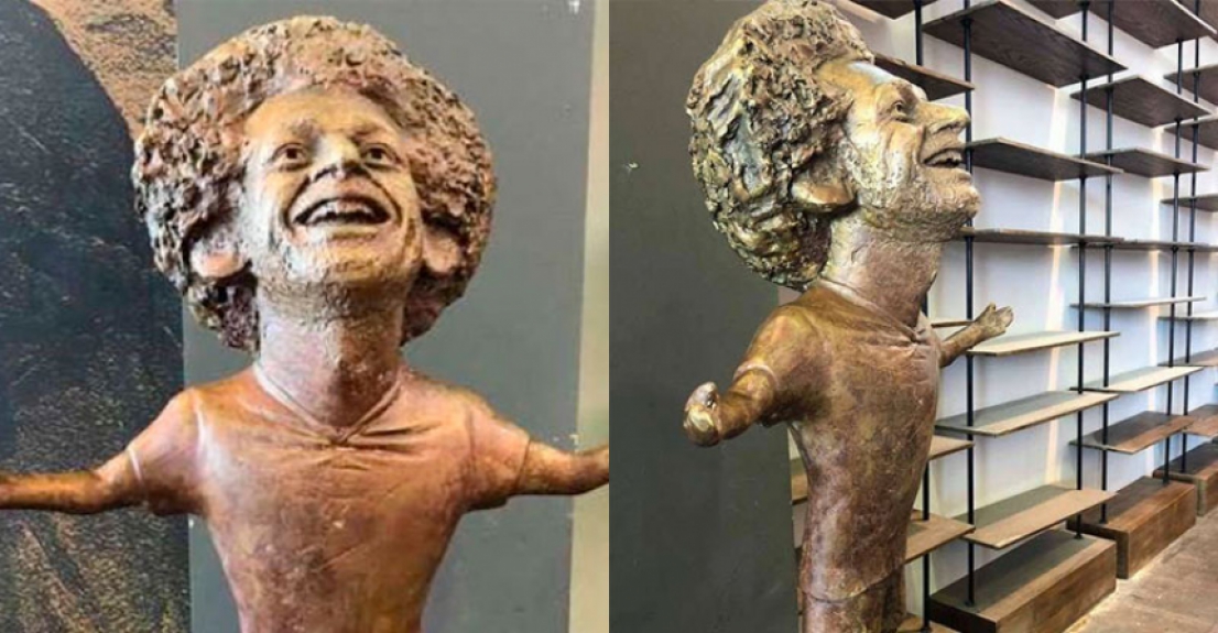 A escultura foi feita pelo Mai Abdel Allah, escultor egípcio que escolheu a famosa pose de comemoração de Salah. A homenagem, porém, acabou sendo comparada a outras que não caíram no gosto popular. Veja a seguir!