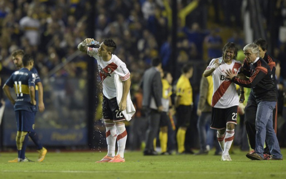 Último encontro na Libertadores: na edição de 2015, pelas oitavas de final - Vitória do River por 1 a 0 no jogo da ida; Na volta, a partida foi inacabada por conta de confusões da torcida e Las Gallinas se classificaram 'automaticamente'