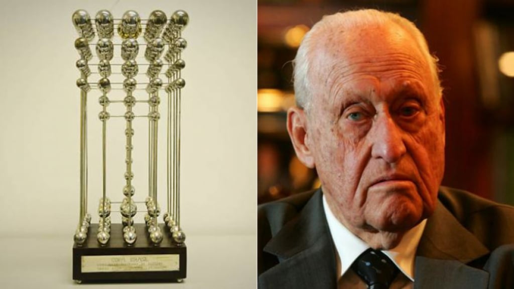 Montagem - Troféu João Havelange Campeonato Brasileiro de 1987 ao lado de João Havelange