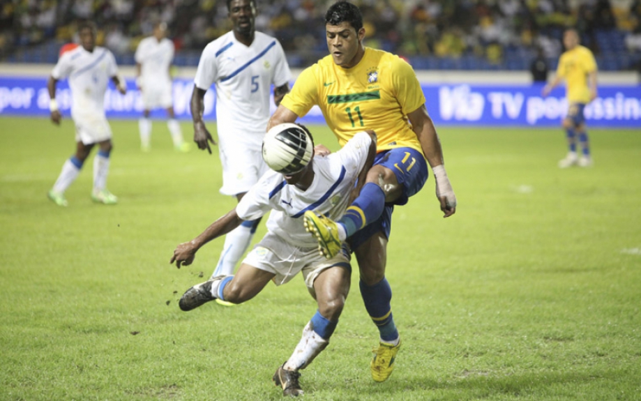 Amistoso Internacional (Gabão) Gabão 0 x 2 Brasil - 10 de novembro de 2011 Sandro e Hernanes marcaram os gols da Seleção