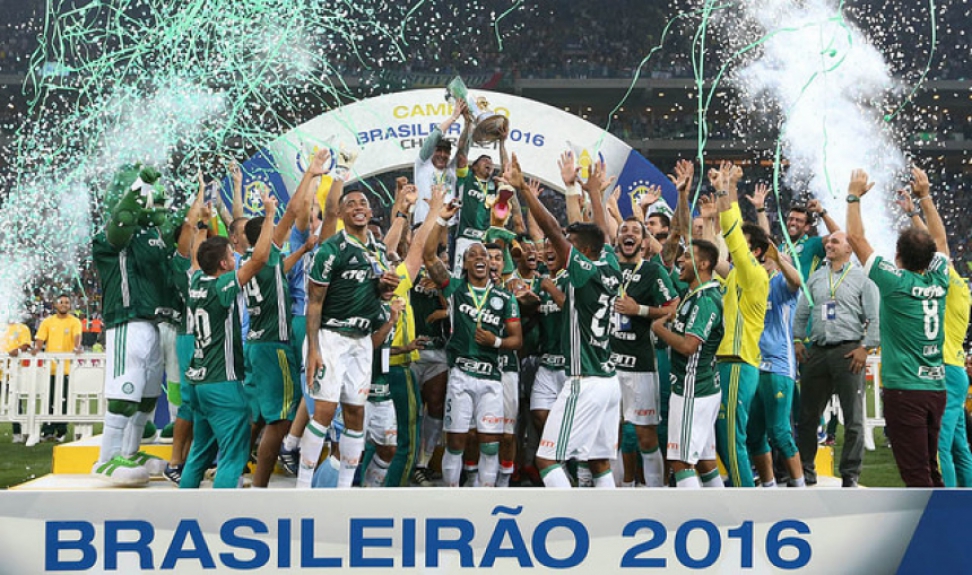Em 2016, o Palmeiras ergueu o troféu do Campeonato Brasileiro no Allianz Parque