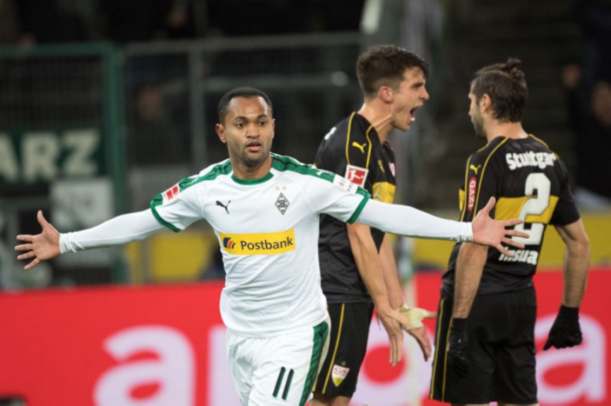 Raffael comemorando gol na vitória do Borussia Mönchengladbach o Stuttgart