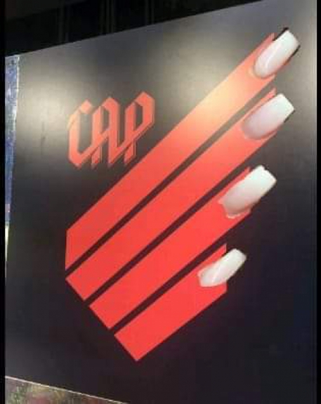 Internautas zoam novo escudo do Furacão