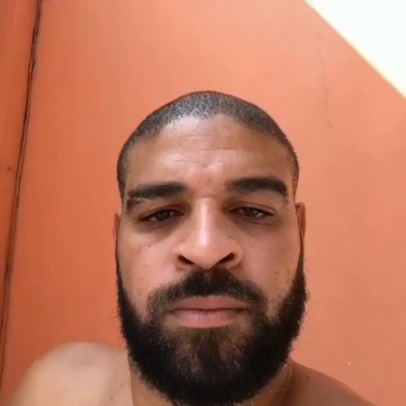 Em seu InstaStories, Adriano Imperador mandou recado para 'tal de Bruna' e vídeo virou meme nas redes sociais