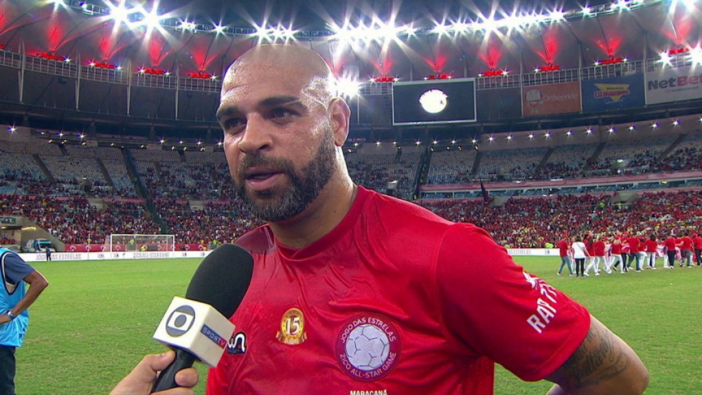 "NÃO!" No Jogo das Estrelas, Adriano perdeu um gol incrível e não aceitou a brincadeira do Inacreditável Futebol Clube