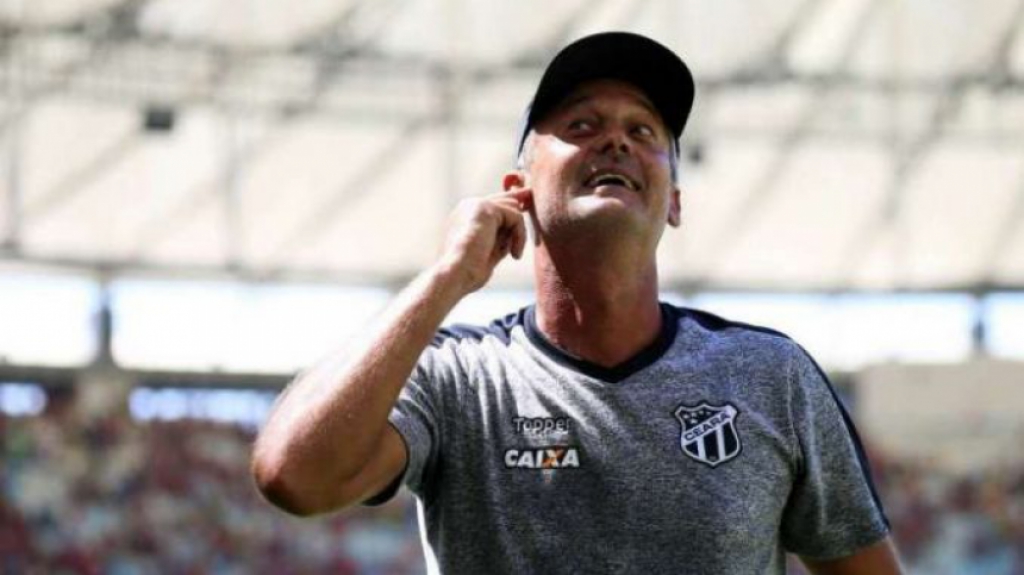 'Saiu do hospício, tem que respeitar. Lisca Doido é Ceará'! O treinador salvou o Vozão do rebaixamento e criou uma sinergia com a torcida