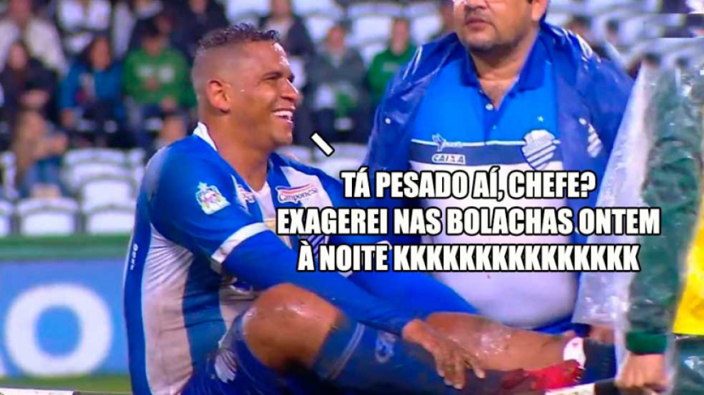 Walter deu trabalho ao sair de campo na maca