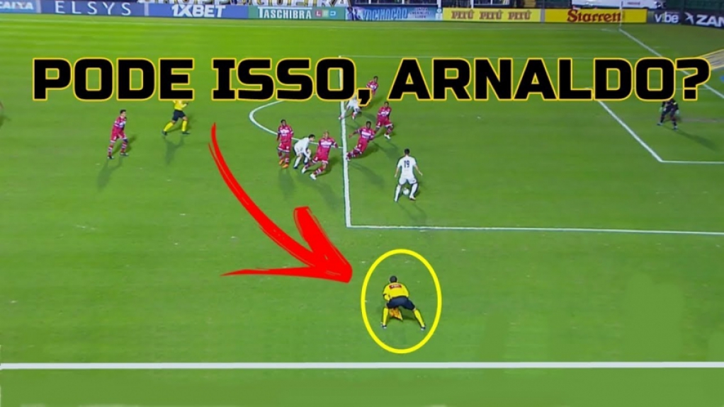 Bandeirinha correu por dentro do campo e marcou impedimento durante partida da Série B