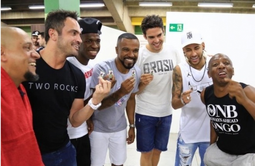 Neymar pelada Alexandre Pires