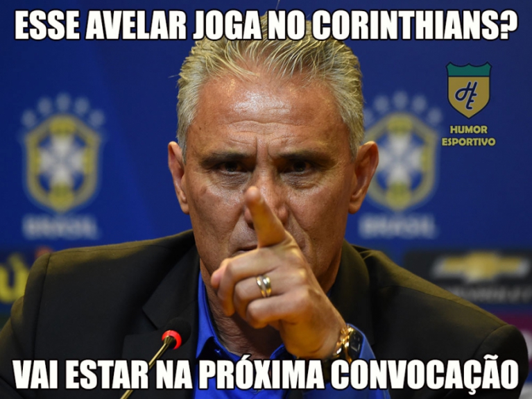 Danilo Avelar ganha memes de torcedores do Corinthians