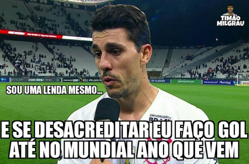Danilo Avelar ganha memes de torcedores do Corinthians